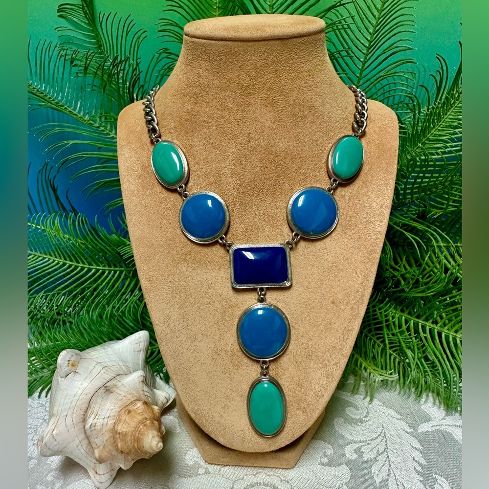Blue cabochon’s necklace